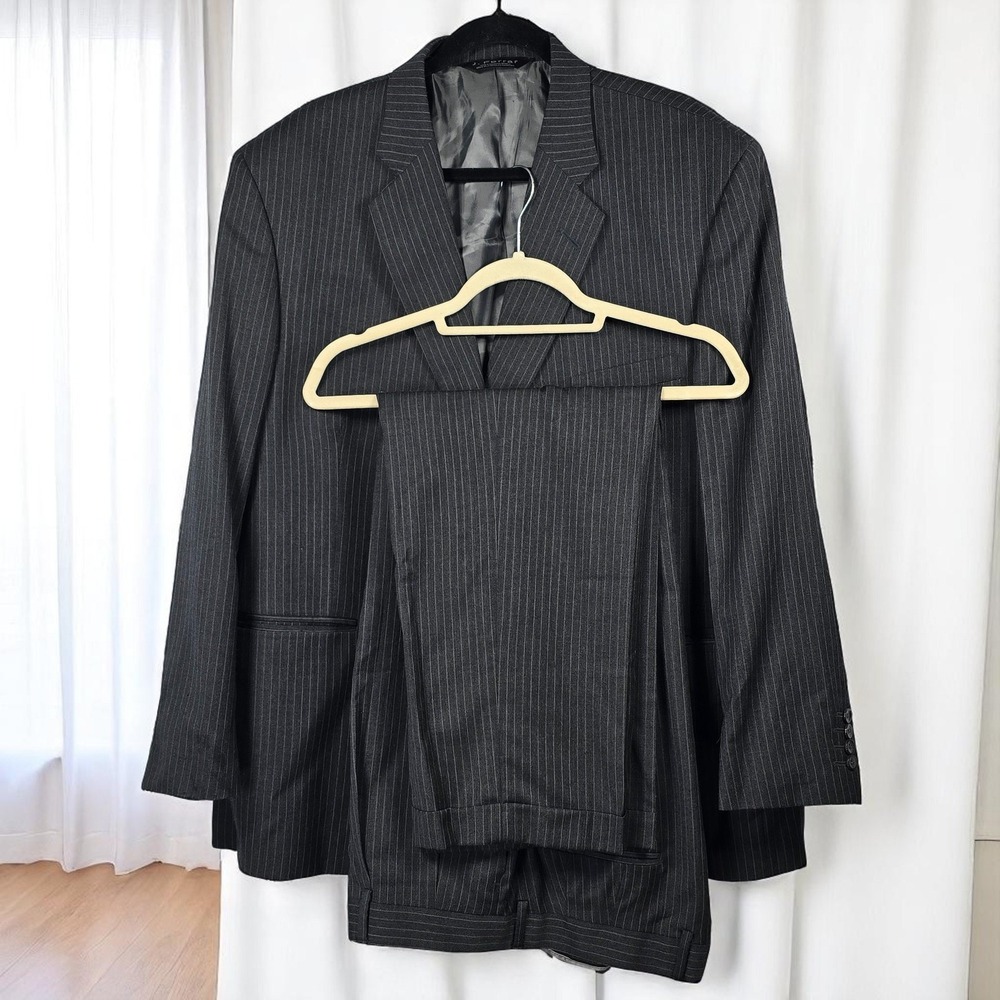 J. Ferrar Wool Pinstripe‎ Suit Set Blazer & Trousers Dark Gray Men's 48R, 37x29